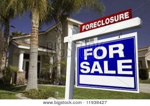 Foreclosure sign in front of Florida home - 08072015